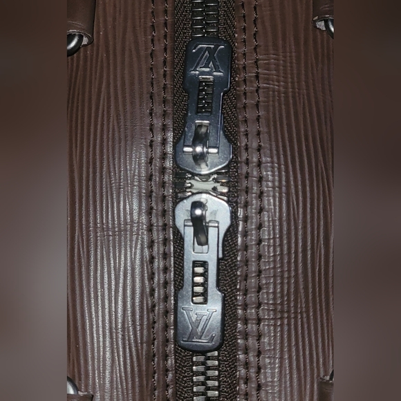 Louis Vuitton Keepall 45 in Epi Leather FREE POSHMARK AUTHENTICATION! - Picture 8 of 14